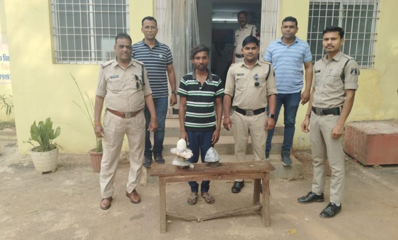 सेलर में शिवलिंग तोड़ने वाला आरोपी गिरफ्तार, शिवलिंग के नीचे सोना चांदी  मिलने की लालच में दिया घटना को अंजाम… – 𝐇𝐈𝐍𝐃 𝐁𝐇𝐀𝐑𝐀𝐓 𝐋𝐢𝐯𝐞